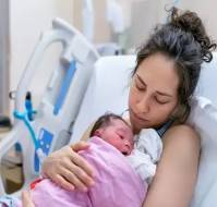 Immediate skin-to-skin contact can improve maternal outcomes