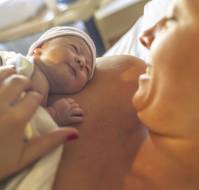 How does the presence of a Companion during Skin-to-Skin Contact lessen Maternal Anxiety?